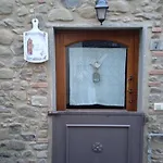 Lägenhet La Tana Nel Castelvecchio Giampierone